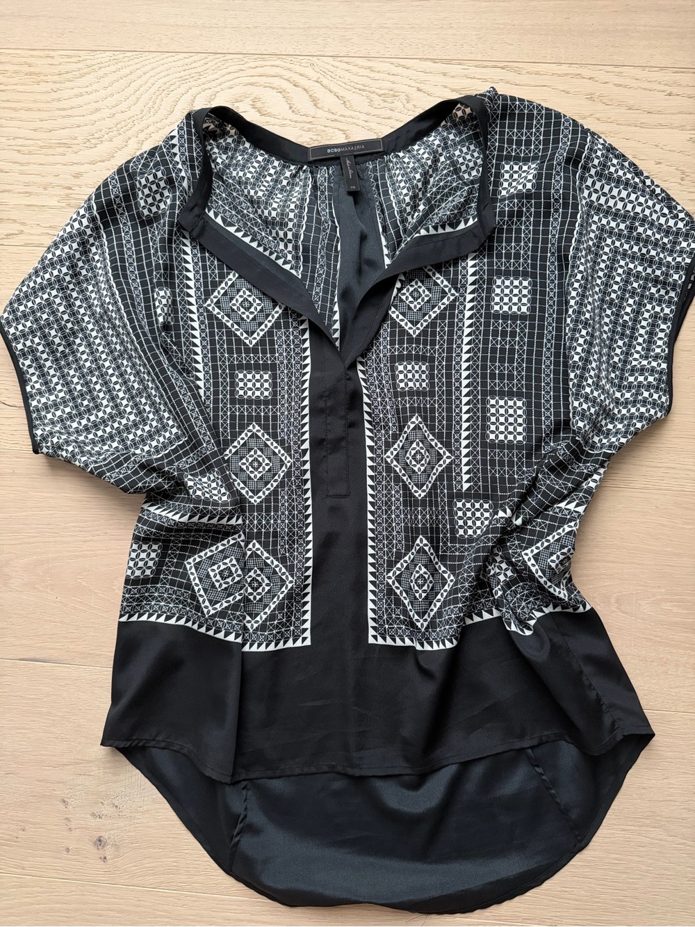 BCBGMAXAZRIA TOP